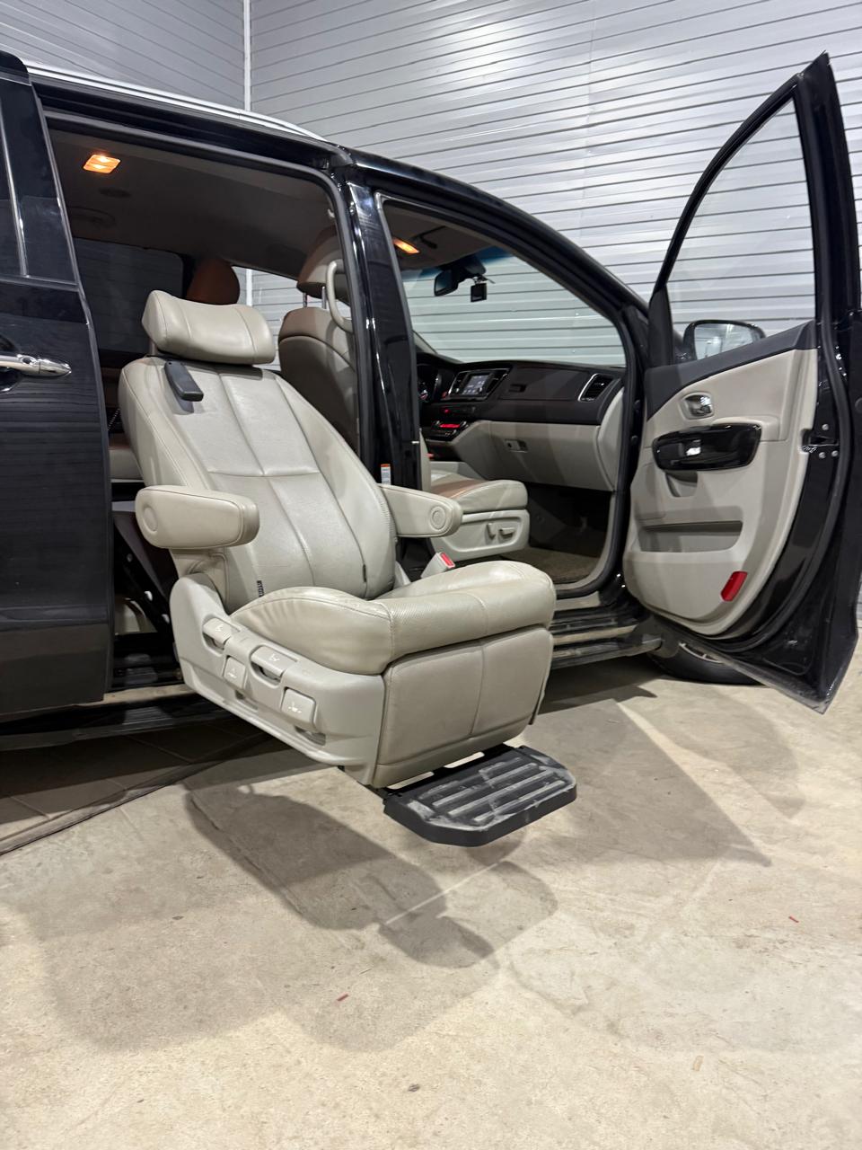 Kia Carnival — Пассажирское кресло второго ряда